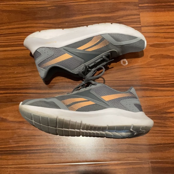 Grey Reebok running shoes - Picture 3 of 4